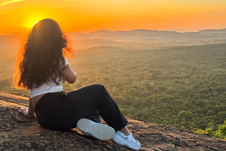 Sigiriya: Pidurangala Rock Hike & Minneriya Jeep Safari
