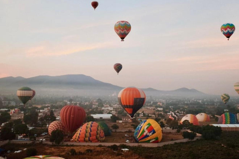 Meksyk: Balon na ogrzane powietrze nad Teotihuacán ze śniadaniemLot balonem na ogrzane powietrze tylko z prezentem-niespodzianką!!!!