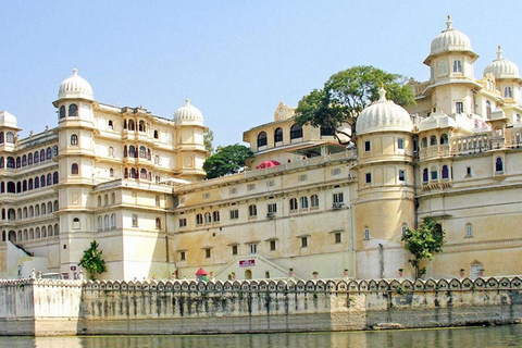 Från Udaipur: Privat sightseeingtur i Udaipur med bil