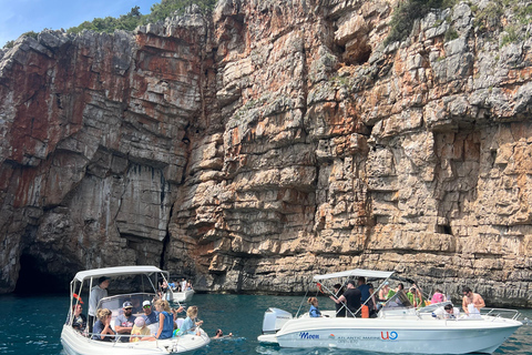 Kotor: Privétour met de boot - Blauwe grot - Onze-Lieve-Vrouw-van-de-Rotsen