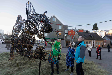 Tour a piedi di Natale a ReykjavikReykjavik: tour guidato a piedi della città di Natale