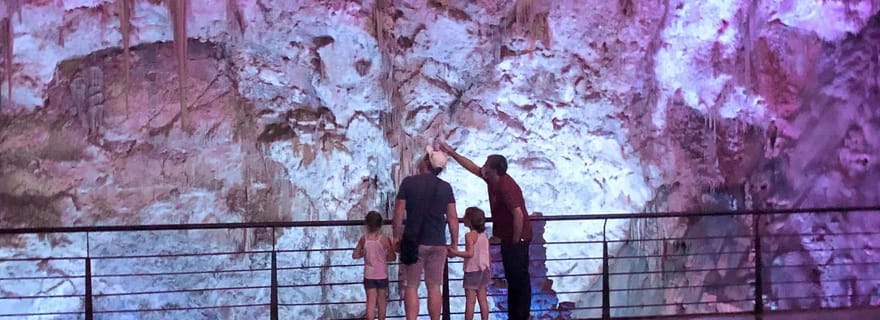 Alicante, Santa Pola, Campello : Grotte Jurassique. Visite guidée dans le passé.