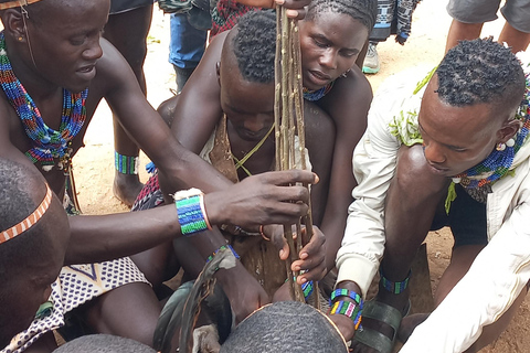 Wycieczki plemienne do doliny Omo z 2 noclegami i 3 dniami z JinkaWycieczki plemienne do doliny Omo z Jinka 2 noce/3 dni Adventure