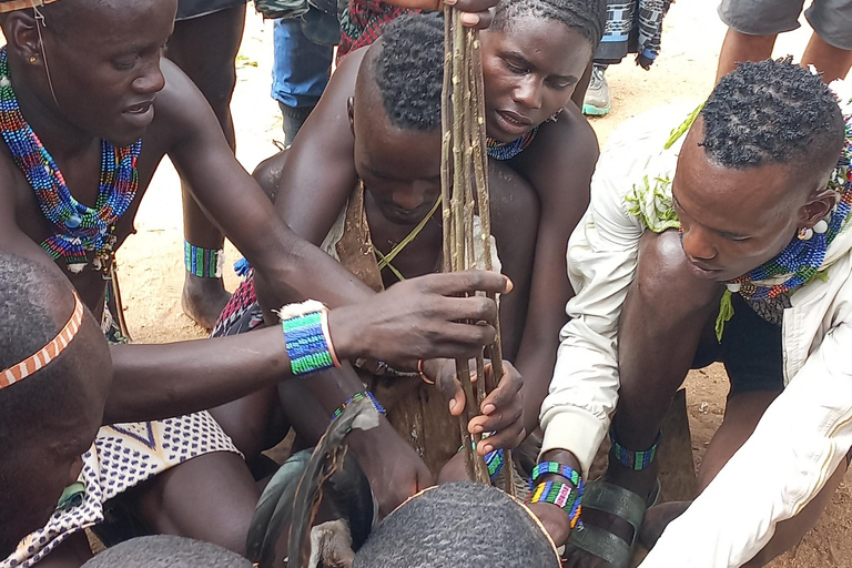 Wycieczki plemienne do doliny Omo z 2 noclegami i 3 dniami z JinkaWycieczki plemienne do doliny Omo z Jinka 2 noce/3 dni Adventure