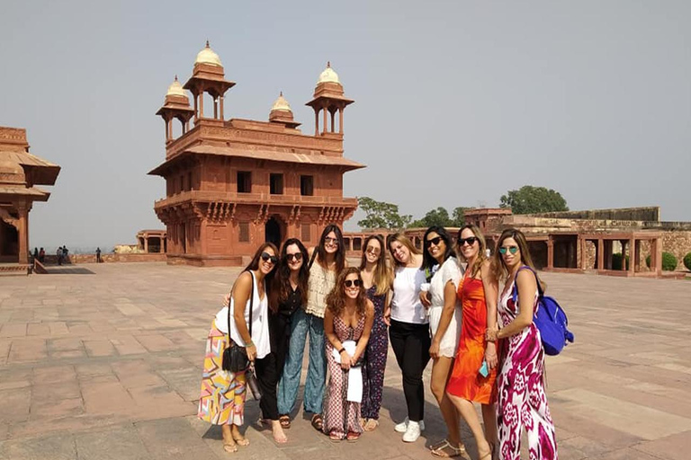 De Delhi : Excursion privée d&#039;une journée à Agra avec repas, spéciale femmesService à Agra : Guide touristique professionnel uniquement