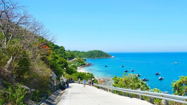 CHAM ISLAND - SIGHTSEEING AND SNORKELING TOUR