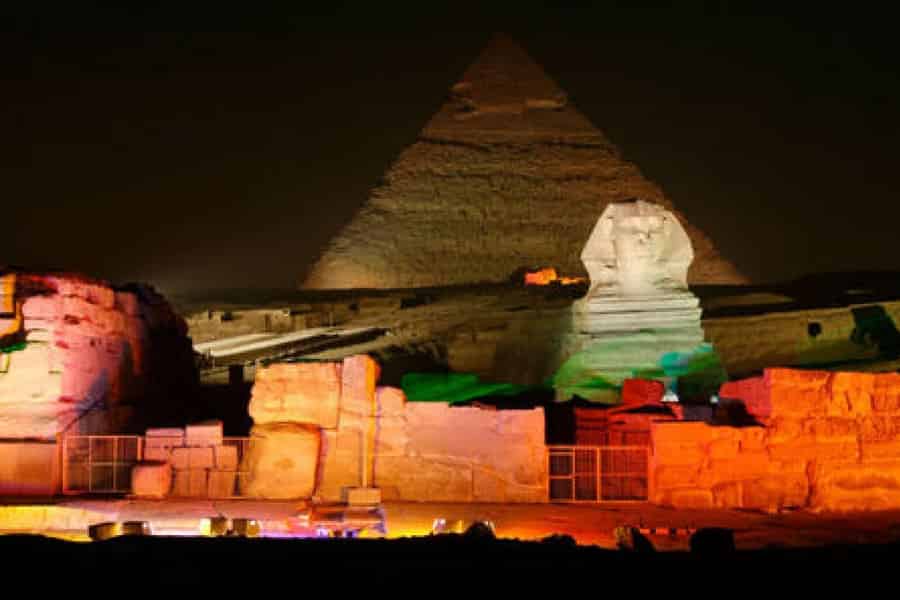 Ton- und Lichtshow bei den Pyramiden von Gizeh. Foto: GetYourGuide