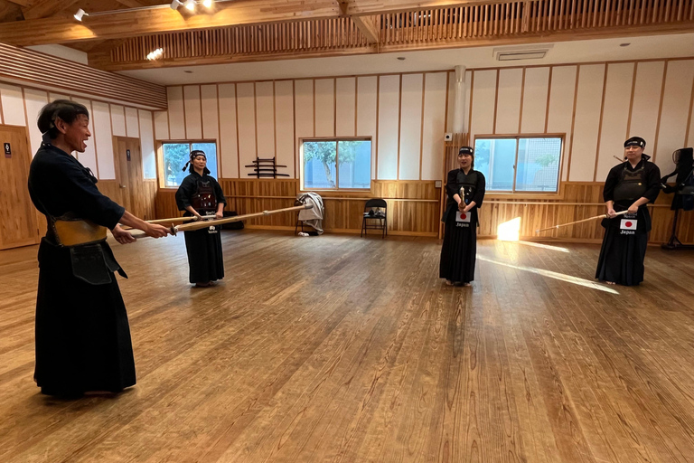 Tokyo: Japanese Kendo Experience with High-Ranked Instructor Let's experience kendo, a traditional Japanese martial art!
