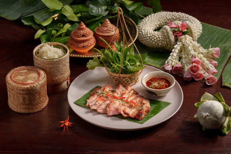 Bangkok: Thai Cuisine Dinner Package at Saneh Jaan Sharing Set for 2 People