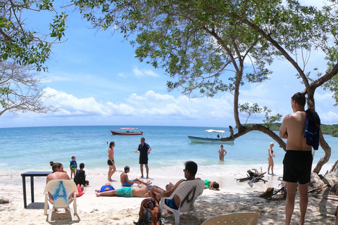 Cartagena: Desfruta de uma excursão de autocarro/barco às 5 Ilhas do Rosário + snorkeling