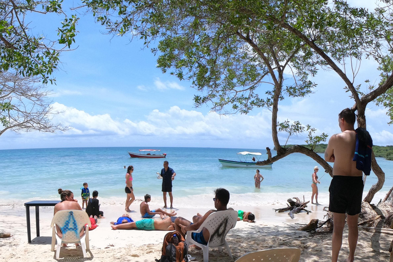 Cartagena: Desfruta de uma excursão de autocarro/barco às 5 Ilhas do Rosário + snorkeling