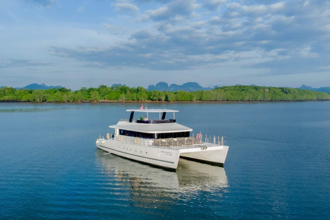 Krabi: Luxuriöse Sonnenuntergangsfahrt zu 4 Inseln mit einem Power-Katamaran