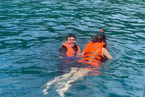 Phuket: Racha en Banana Beach per speedboot met lunch