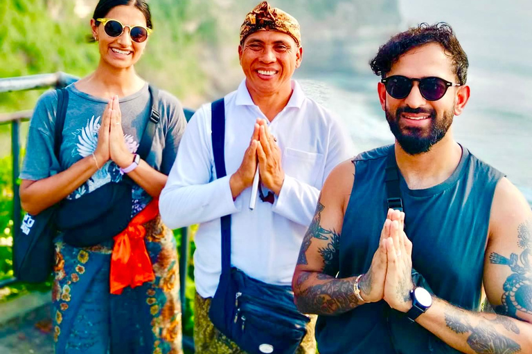 Guide, Uluwatu Temple Entry Ticket with Kecak Dance Show Guide Only (no ticket included )