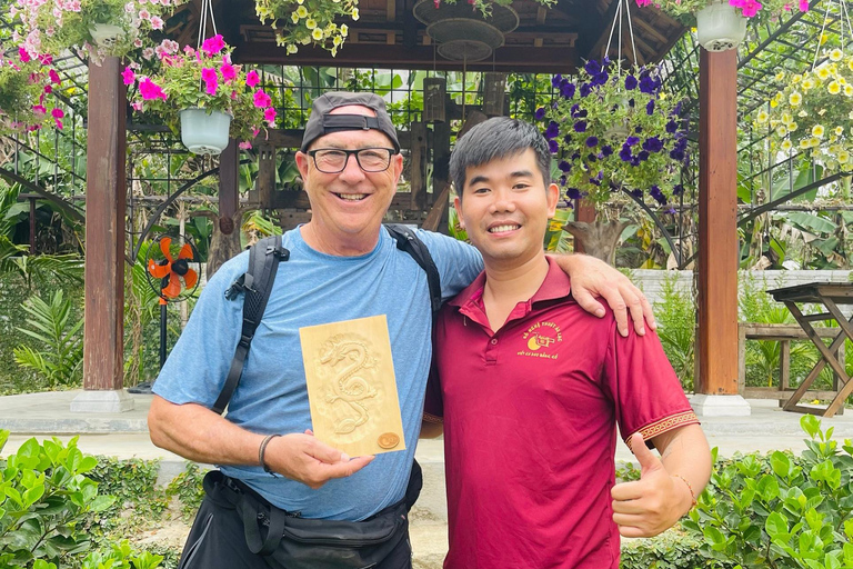 Hoi An: Clase de 3 horas de talla en madera con un artista local