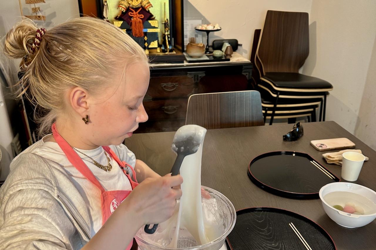 Tokyo: Mochi-Making Class in a Private Studio