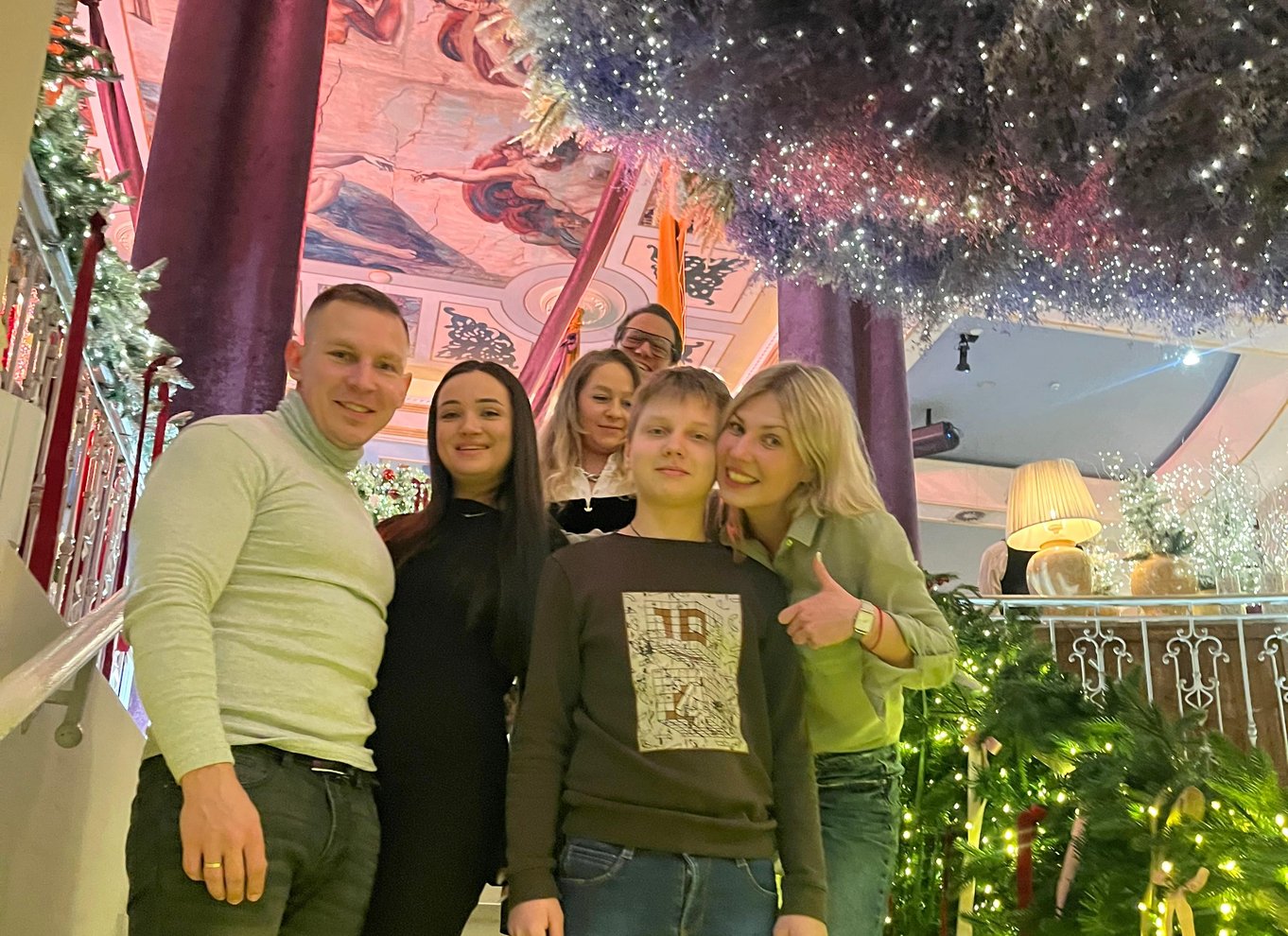 Tbilisi: georgisk middag, danseshow og afhentning på hotellet