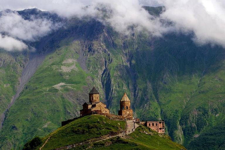 Private Day Tour: Tbilisi to Kazbegi, Gudauri & Ananuri