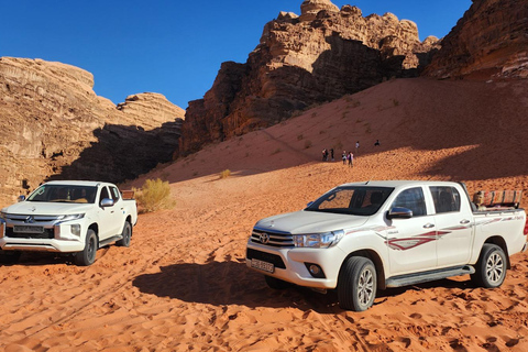 Canyons & Red Sand: 2-Hour Wadi Rum Private Jeep Tour