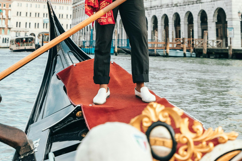Venice: 30-Minute Gondola Ride on Grand Canal & small Canals Venice: 30-Minute Gondola Ride with Live commentary