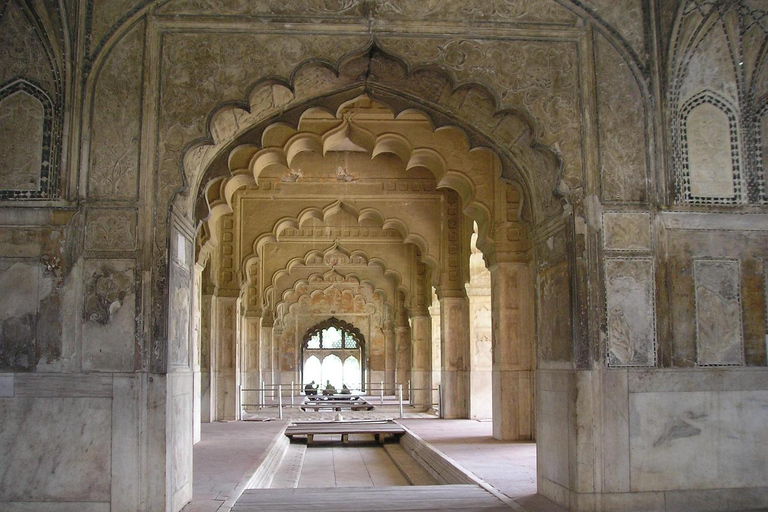 Delhi: Rotes Fort ohne Anstehen mit HotelabholungDelhi: Tour zum Roten Fort mit Auto, Fahrer und Guide