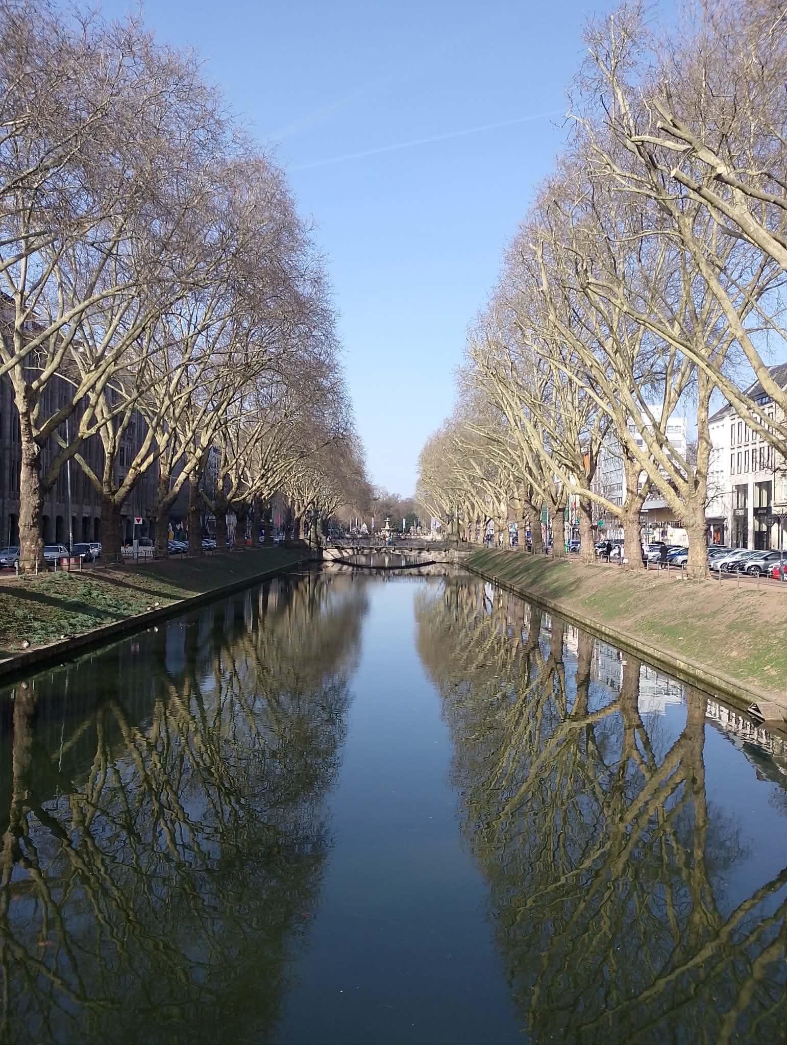 Düsseldorf: Coole Städtetour mit Führung auf Englisch oder Spanisch