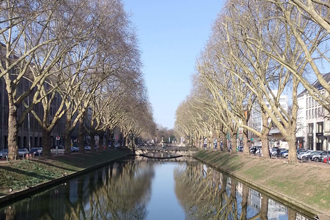 Düsseldorf: Cool Guided City Tour in English or Spanish