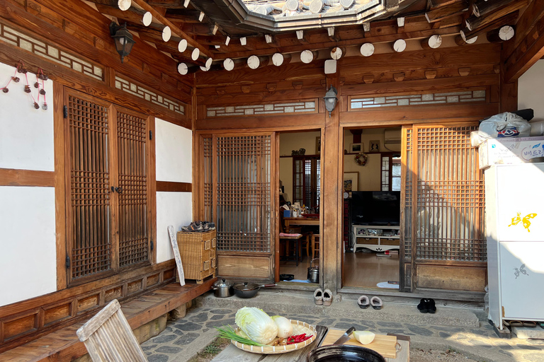 Seoul: Kimchi Cooking Class in Traditional Hanok House Kimchi Cooking Class in Traditional Hanok House