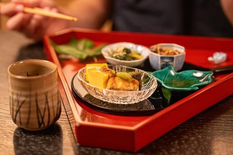 Osaka: Michelin Food Tour with Kaiseki and Takoyaki - 2026