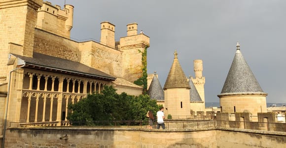 Mittelalterliche Route in Navarra: Olite, Ujué, Burg von Javier und Kloster von Leire