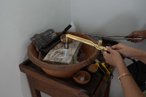 Fabrication de bijoux en argent près de la forêt des singes d&#039;Ubud