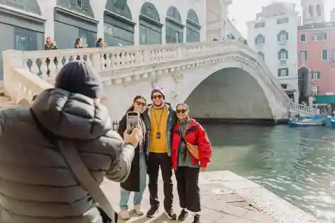 Veneția: Palatul Dogilor, plimbare cu gondola și San Marco (opțional)