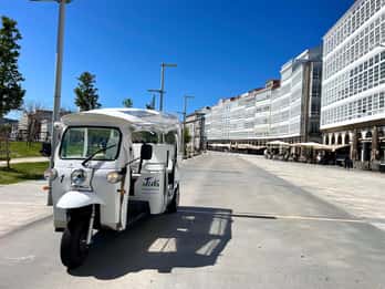 Descubre A Coruña: tour privado en tuk-tuk de 60 minutos
