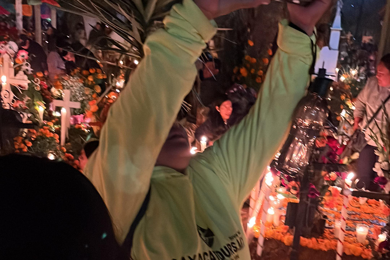Among Flowers and Candles: A Tour of Oaxaca's Cemeteries Between Flowers and Candles: A Tour of Oaxaca's Cemeteries