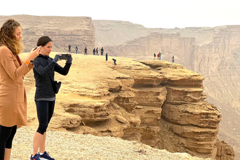 Riyad : Randonnée au bord du monde et visite du sanctuaire des gazelles en 4x4