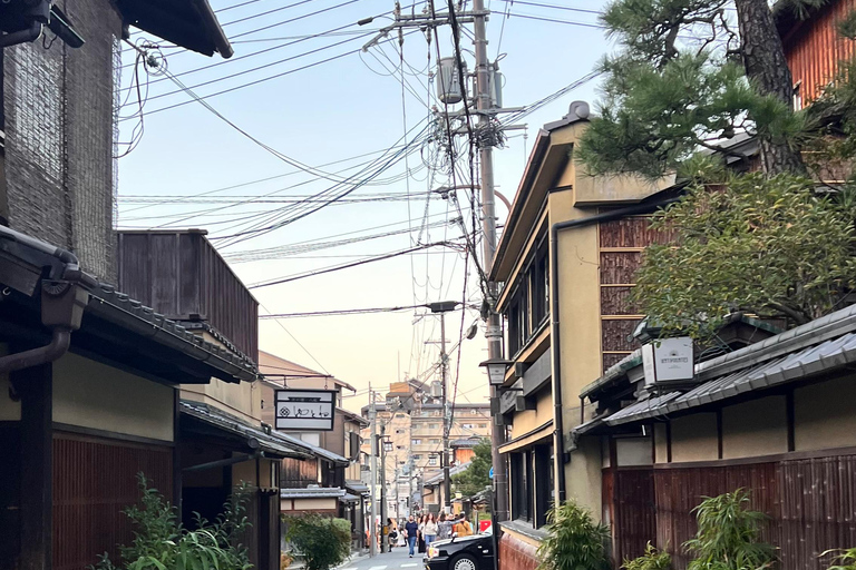 Kyoto: Higashiyama Guided Walking Tour with Kiyomizu-dera