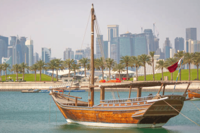 Doha: Crucero en dhow al atardecer, incluido servicio de recogida y regreso