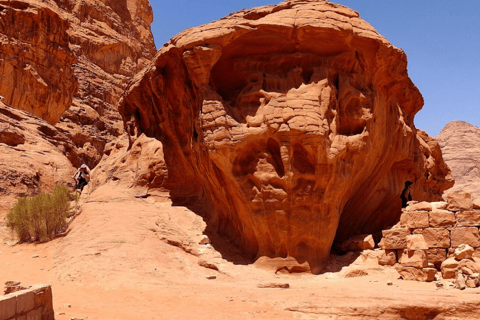 Wadi Rum: Bedouin Camp, Fire Dinner & Desert Experience