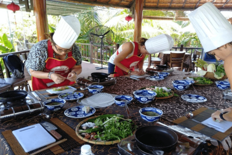 Clase de cocina Bay Mau con Ha Noi Phở en una casa local