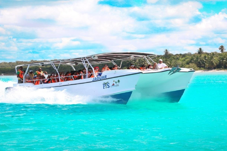 Punta Cana: Katamaranboot zur Insel Saona mit Mittagsbuffet