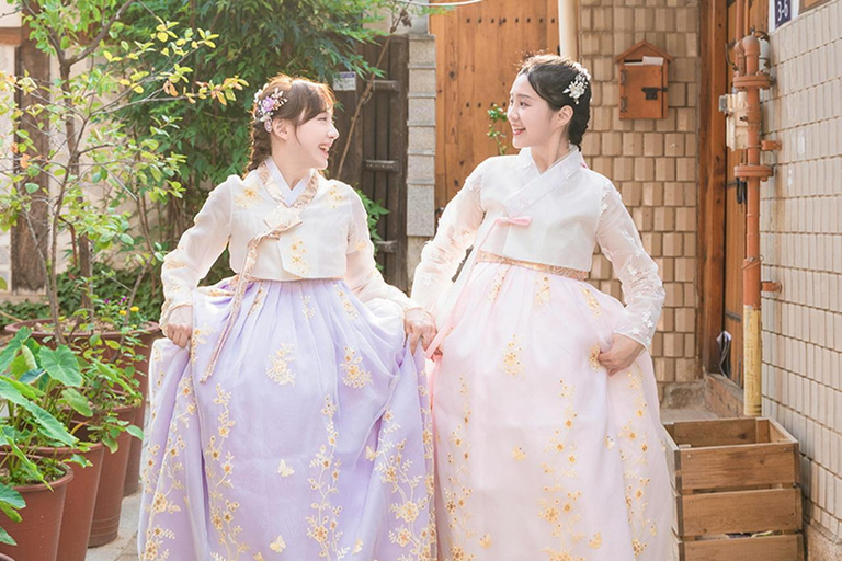 bukchon Hanbok Experience hos hanboknam2 timmar grundläggande/tematisk hanbok (inkluderar kung, gueen)