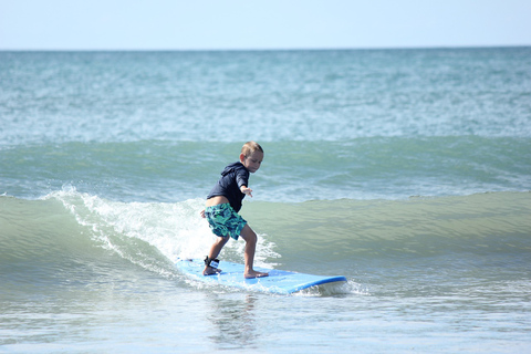 Tel Aviv: Uthyrning av surfbräda eller boogieboard på Beach ClubUthyrning av boogiebrädor