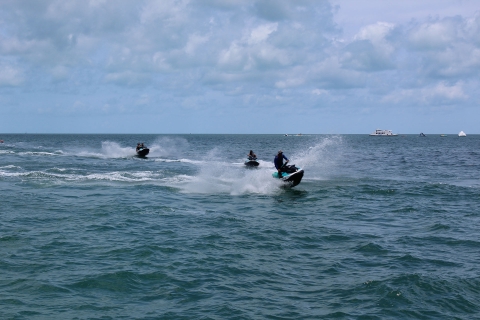 Traslado de Miami a Cayo Hueso: Delfines, snorkel y másLanzadera Key West con moto acuática Duval Street