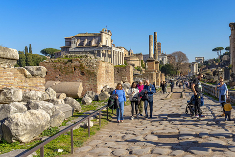 Colosseum Exterior Tour with Roman Forum & Palatine Entry