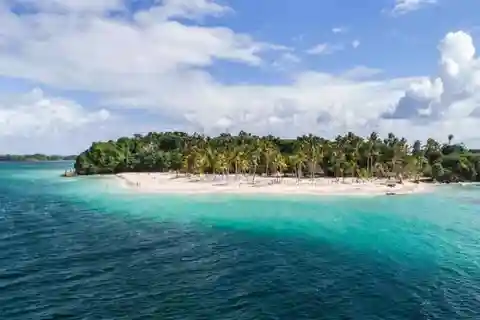 Samaná: viagem de 1 dia a Cayo Levantado de catamarã