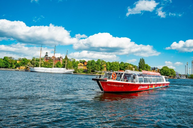 Stockholm: City Cruise with Fresh Pizza