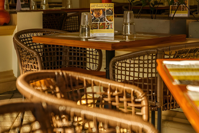 Colombo: Private Architecture transfer with Lunch & Tea