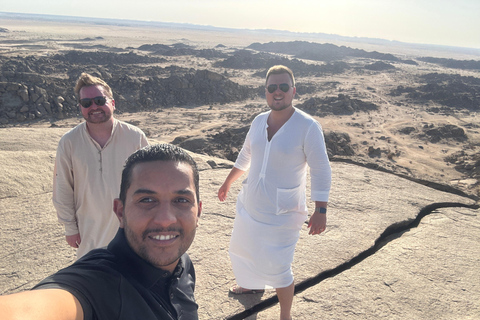 Jeddah: Caminhada na Montanha da Lua e Yoga ao Pôr do Sol