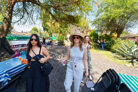 Mexico City: Xochimilco Trajinera Tour with Drinks & Tacos