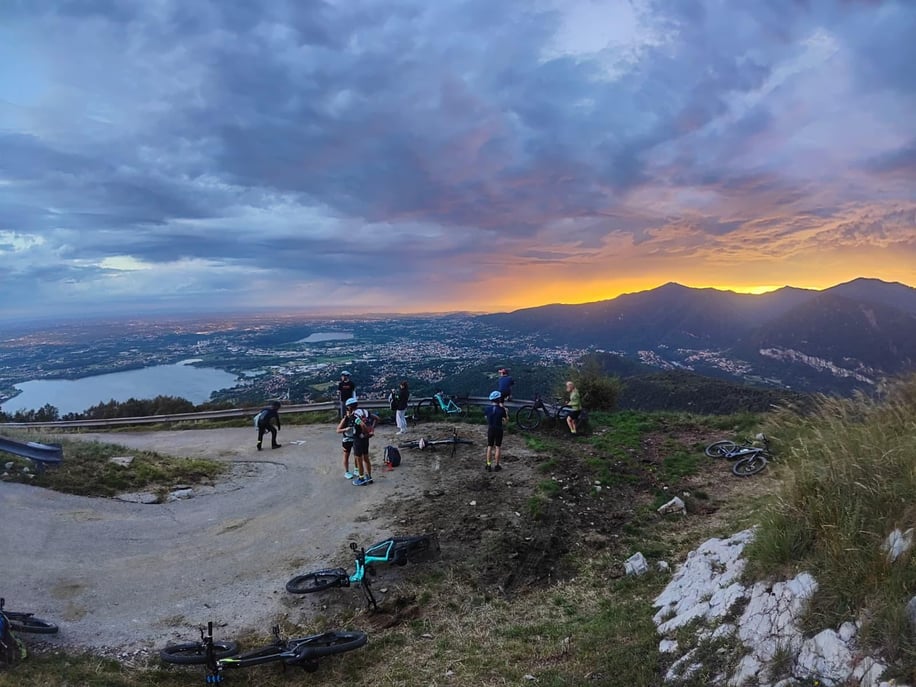 Como: nächtliche E-Bike-Tour, Monte Cornizzolo 1241 m Como: nächtliche ...